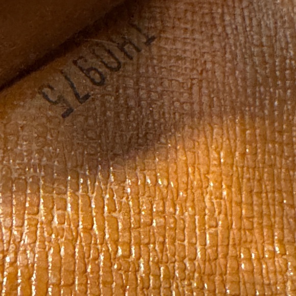 Louis Vuitton Key Holder Brown Monogram Zipper round - Picture 8 of 14